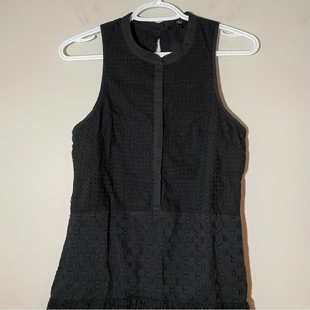 Tibi New York Black Eyelet Cotton Sleeveless Shift Dress size 2 - Picture 4 of 7